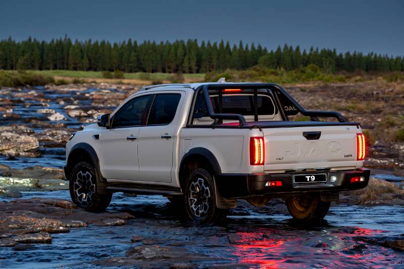 https://news.carsalesportal.co.za/cdn/posts/202310/Most-advanced-bakkie-built-by-JAC-Motors-to-date-2.jpg