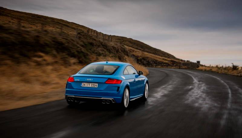 Sporty design elements underline its dynamic appearance