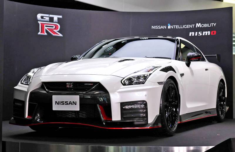 Nissan GT-R NISMO to life in bricks
