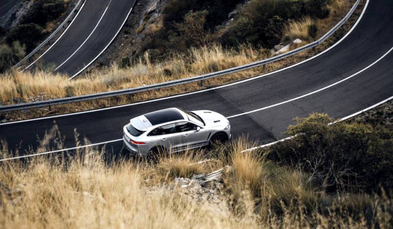 Travelling at its 283km/h top speed, the F-PACE SVR