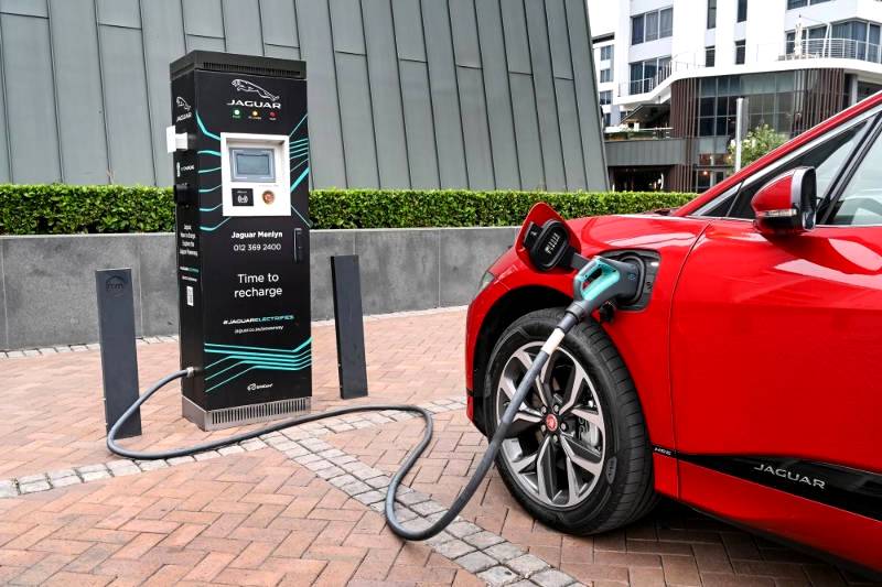 Jaguar’s basic etiquette tips for public EV charging