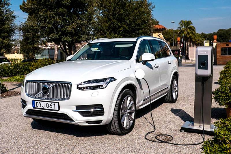 Volvo XC90 Recharge Plug-in Hybrid T8 honoured in inaugural What Car? Electric Car Awards