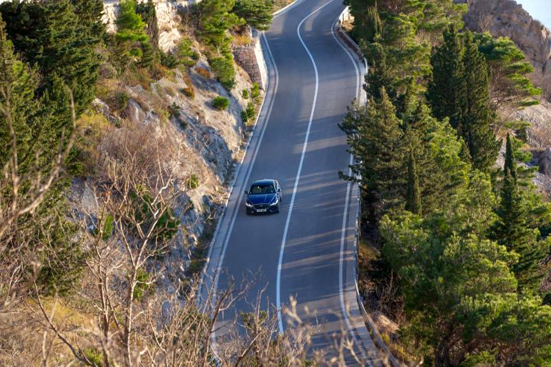 New Jaguar XF: Beautiful, luxurious, connected