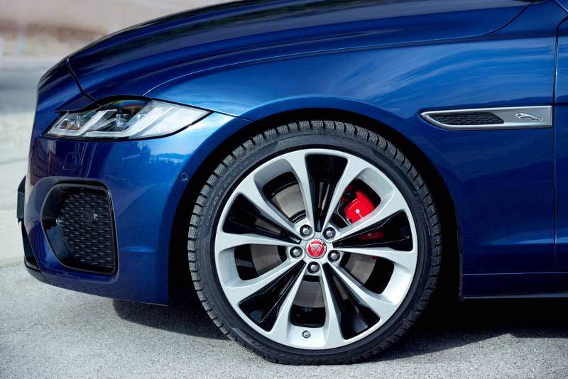 New Jaguar XF: Beautiful, luxurious, connected