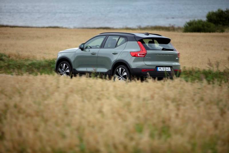 All pure electric Volvo models to be available online only