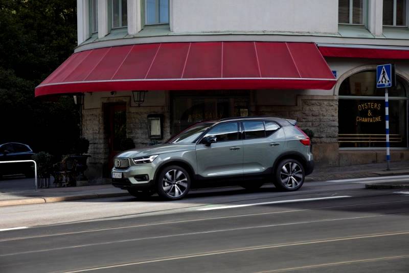 All pure electric Volvo models to be available online only