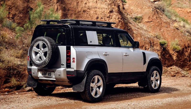 Land Rover Defender Supreme Winner Women’s World Car of the Year 2021