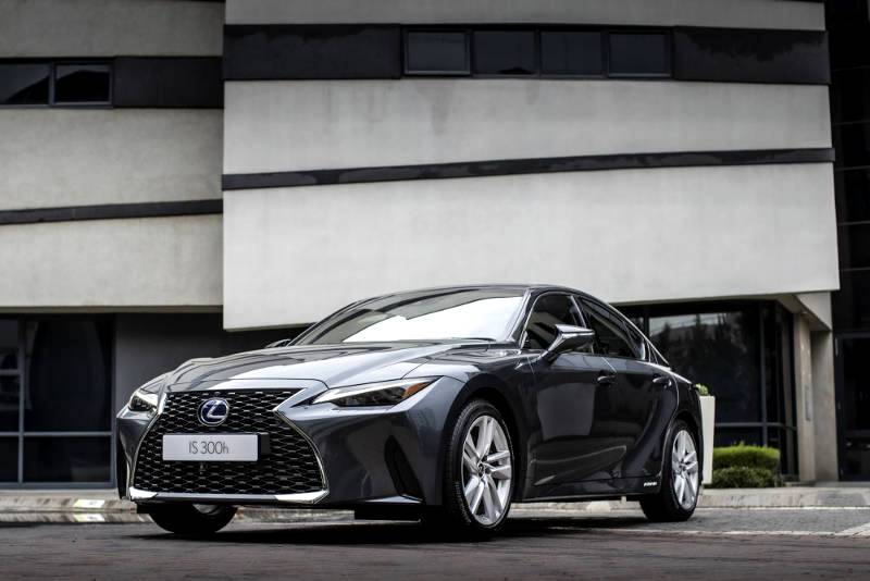Lexus IS goes full Hybrid