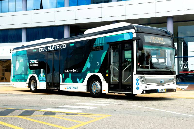 Toyota co-brands zero-emission buses with CaetanoBus