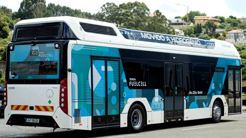 Toyota co-brands zero-emission buses with CaetanoBus
