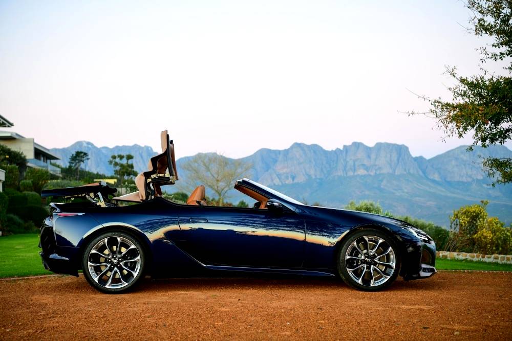 10.3-inch Multimedia Screen with Android Auto & Apple CarPlay