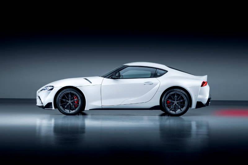 TOYOTA UNVEILS UPDATED GR SUPRA WITH MANUAL GEARBOX