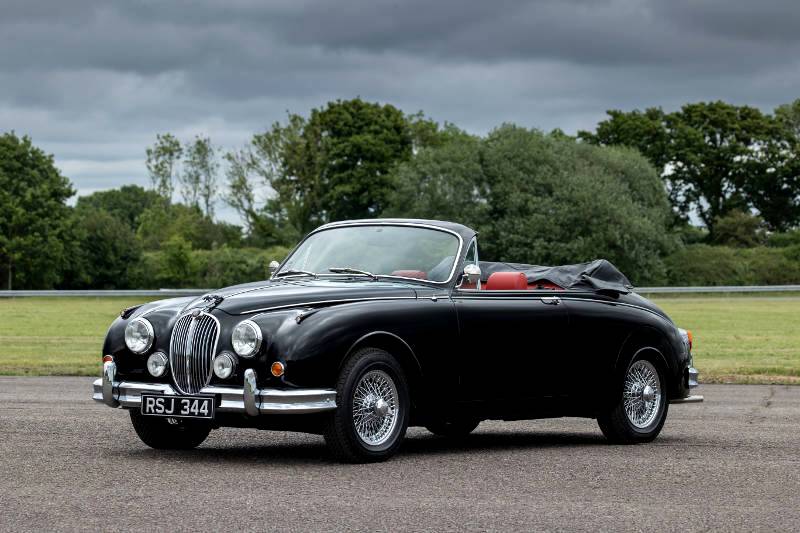 Jaguar Land Rover celebrates the Queen’s Platinum Jubilee