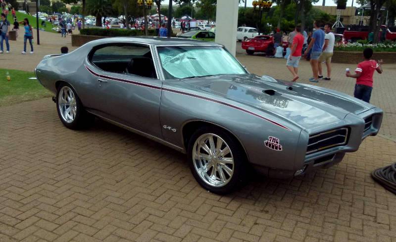 Sunny skies, no masks and The Classic Car Show