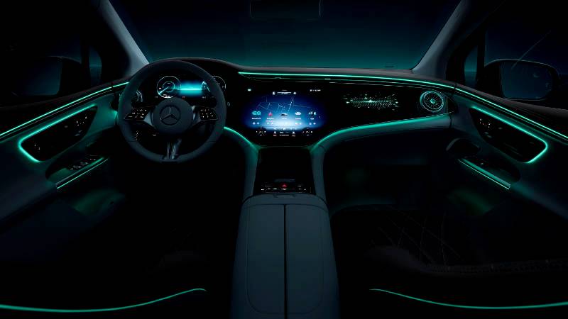 First glimpse of the interior of the new EQE SUV