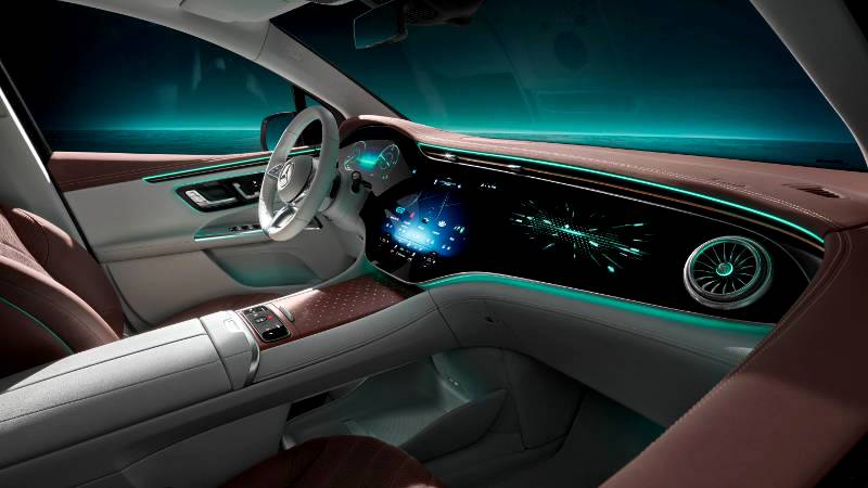 Digital world premiere of the new EQE SUV on Mercedes me media