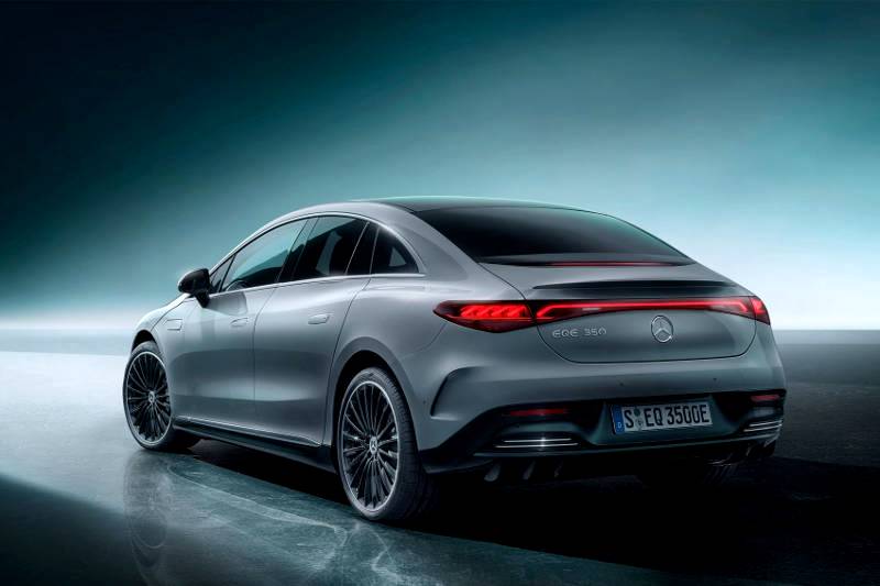 Digital world premiere of the new EQE SUV on Mercedes me media