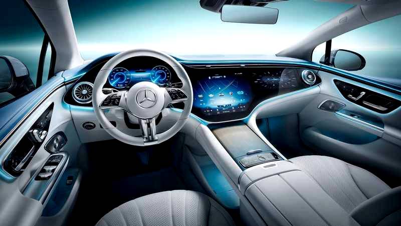 Digital world premiere of the new EQE SUV on Mercedes me media