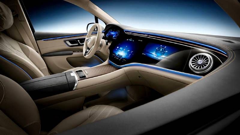 Digital world premiere of the new EQE SUV on Mercedes me media
