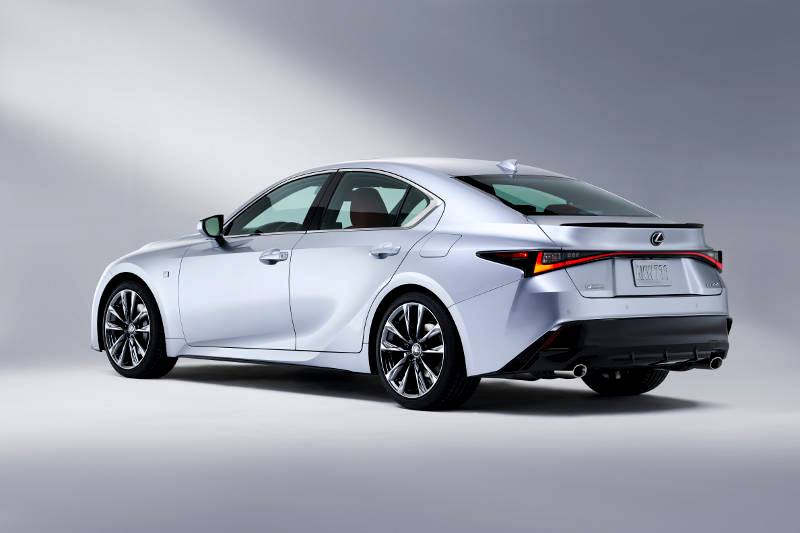 THE LEXUS IS 300h WELCOMES A SPEC CHANGE