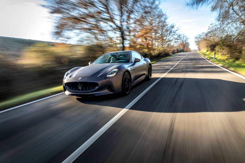 MASERATI IS BACK AT THE I.C.E. IN ST. MORITZ WITH ITS GLOWING TRIDENT