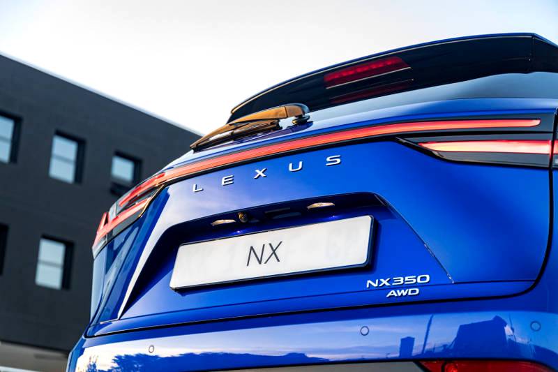 VIP-chauffeur drives brought to you by Lexus