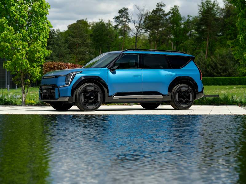 Kia EV9 wins Luxury category in German Car of the Year 2024 Awards