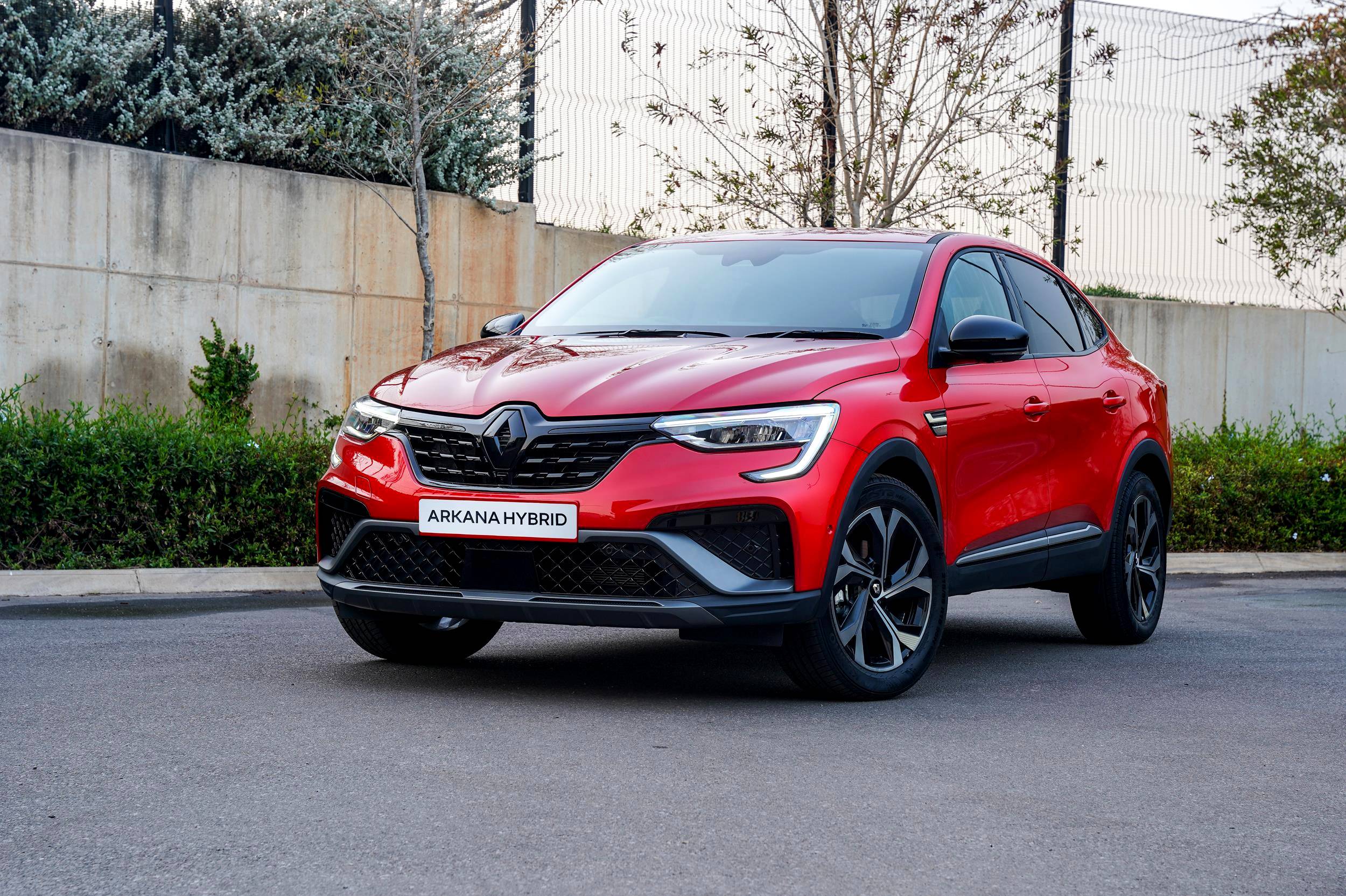 RENAULT E-TECH HYBRID VEHICLES: THE BEST OF BOTH WORLDS