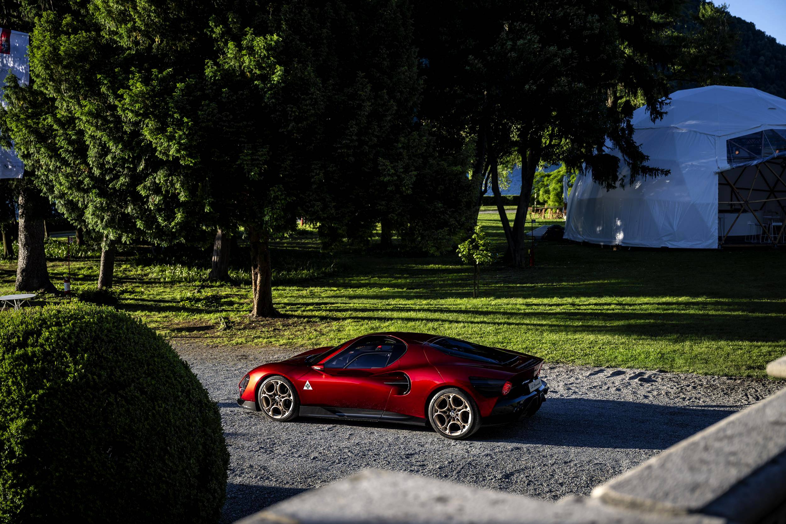 New Alfa Romeo 33 Stradale triumphs at “Concorso di Eleganza di Villa d'Este”