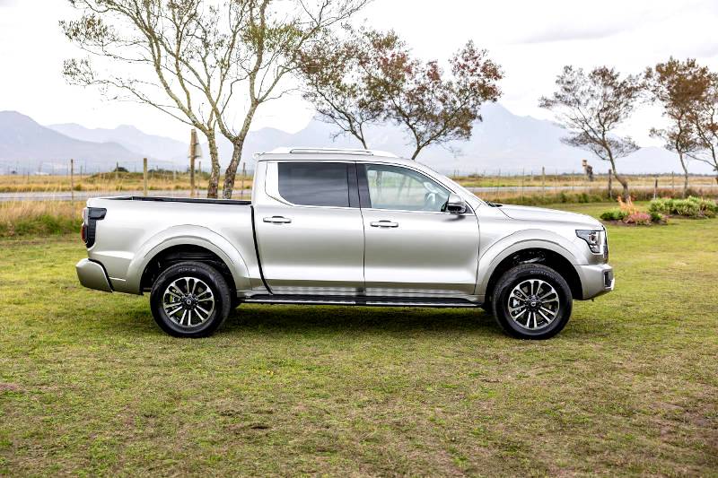 GWM TAKES LUXURY TO THE NEXT LEVEL WITH NEW TANK 500 HEV SUV!