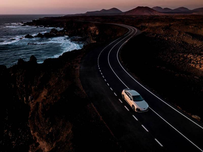 Rethinking the upper midsize segment: the Audi A6 e-tron sets standards in design and range