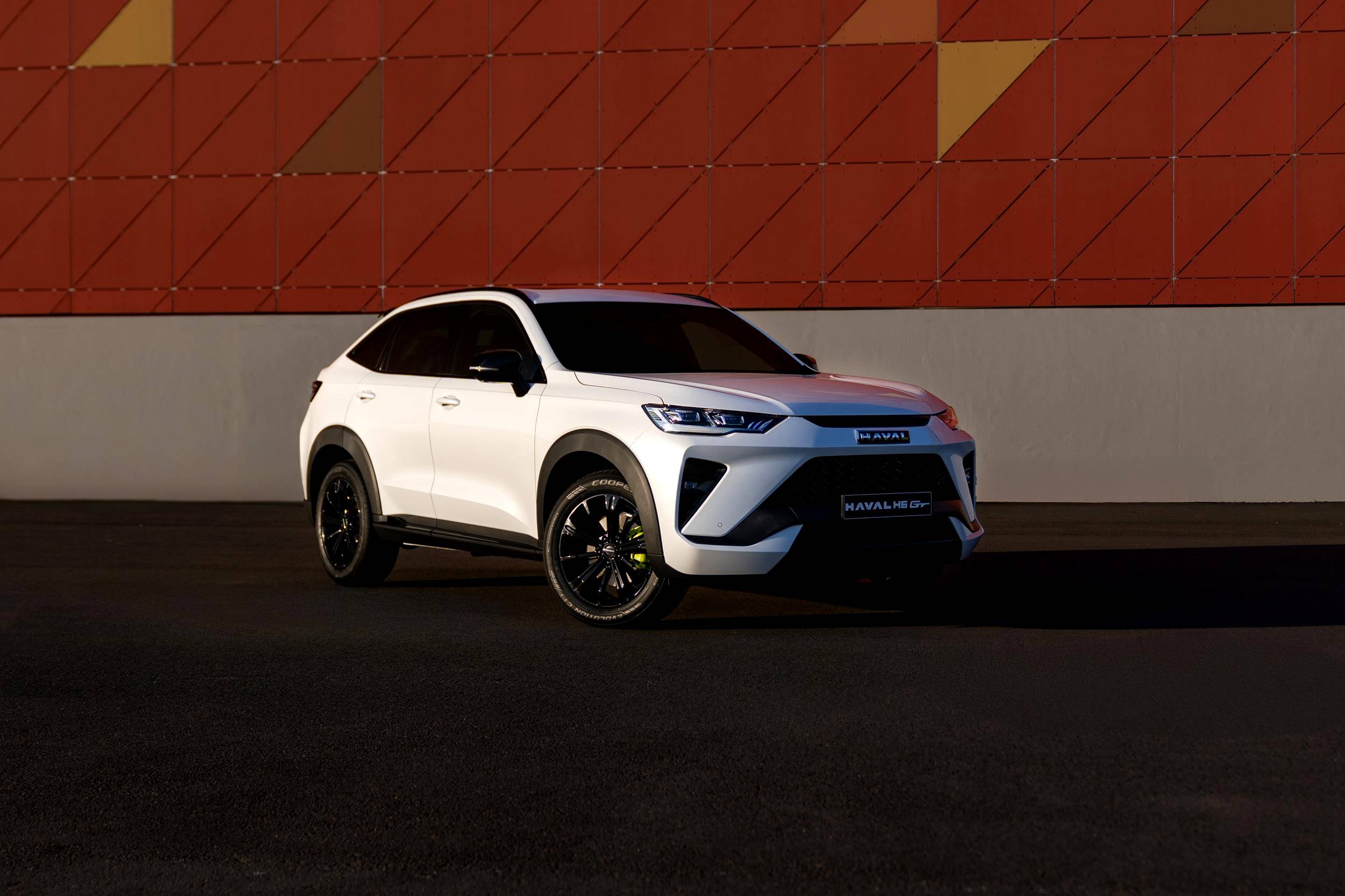 SLEEK. ATHLETIC. REIMAGINED.