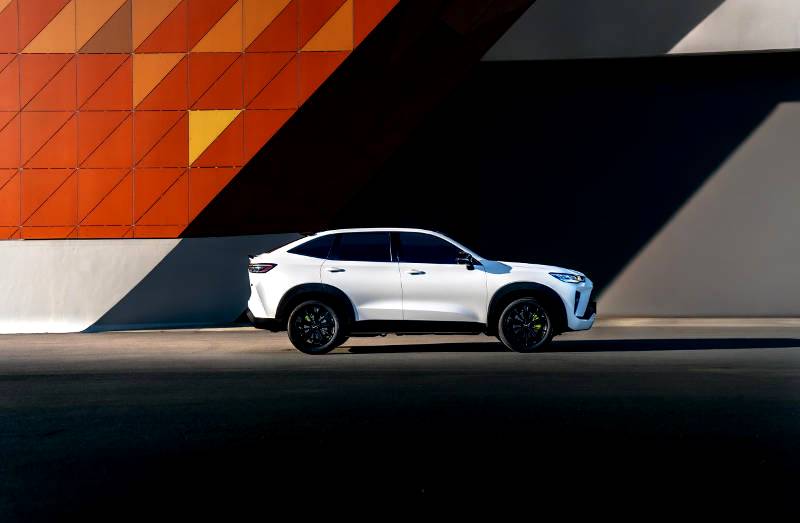 SLEEK. ATHLETIC. REIMAGINED.