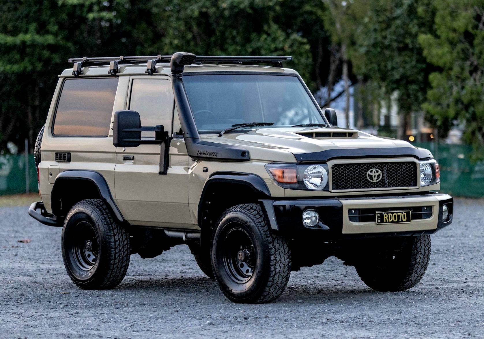TOYOTA ADDS MANUAL TRANSMISSION TO ITS LAND CRUISER 70 SERIES