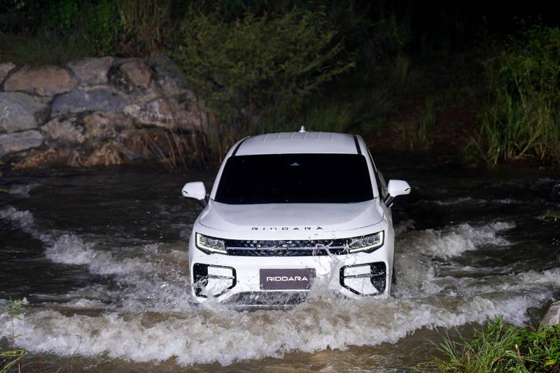 Enviro Automotive that announces the arrival of South Africa’s first fully electric 4x4 and 4x2 pick up, the Riddara RD6.