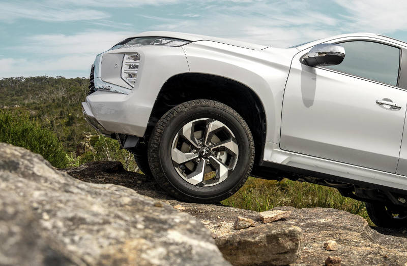 Facelifted Mitsubishi Pajero Sport levels up with more features, an exciting new look for the same price