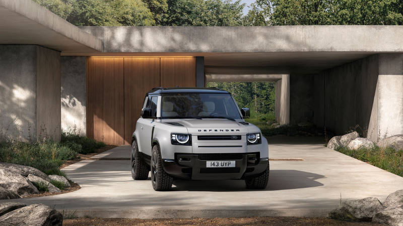 Defender upgraded: The unstoppable 4x4 is now even more distinctive and easy to use