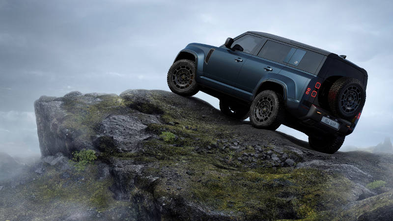 Defender upgraded: The unstoppable 4x4 is now even more distinctive and easy to use