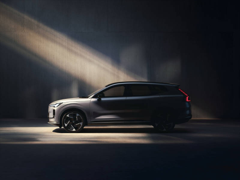 The new Volvo XC70, Volvo Cars’ first extended-range plug-in hybrid