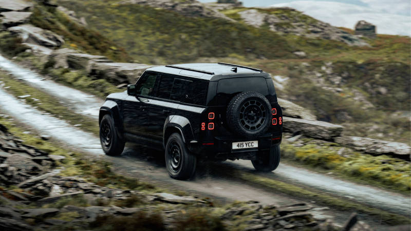 Defender OCTA Black: The tough luxury 4x4 rock star
