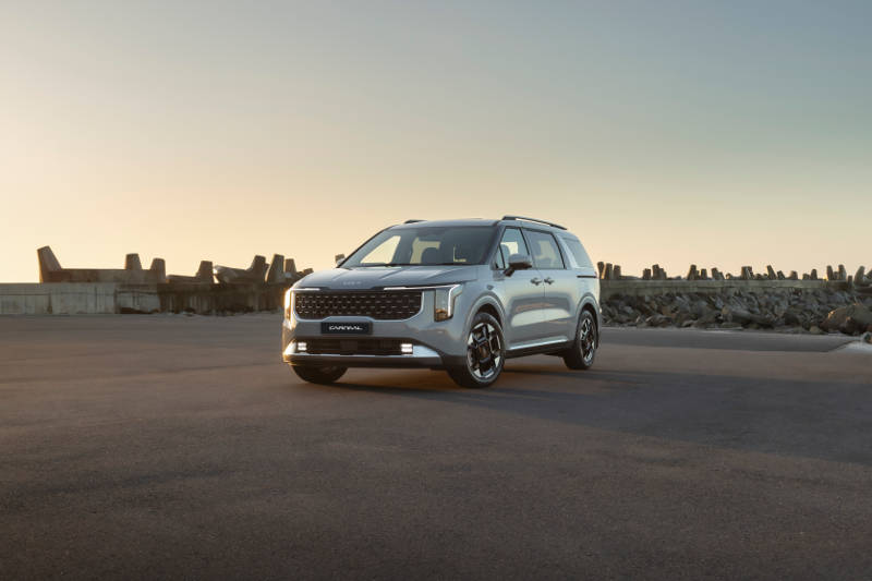 The New Kia Carnival. Live a big life.